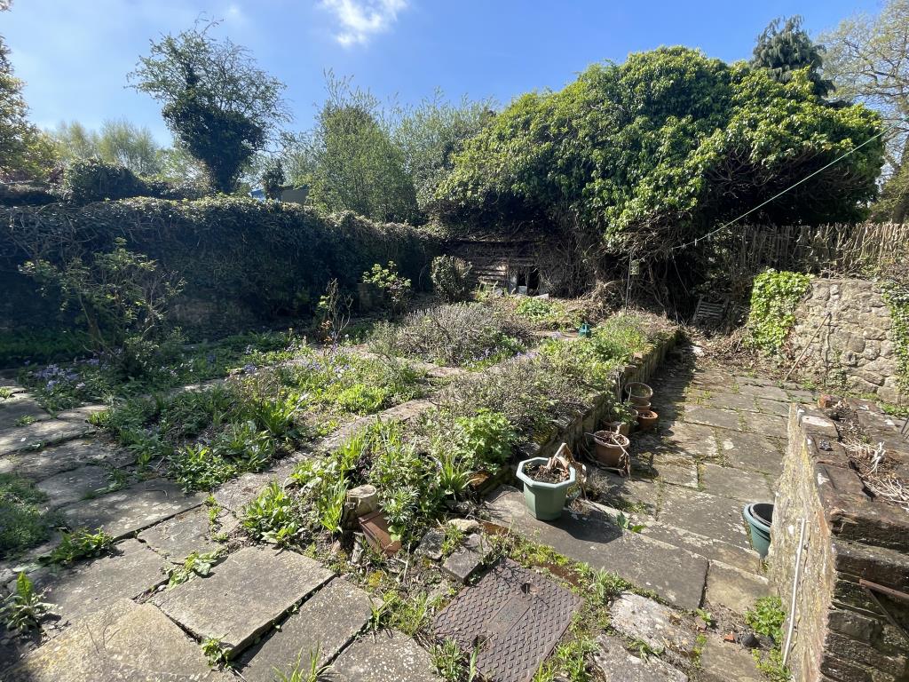 Lot: 102 - PERIOD DETACHED HOUSE FOR REFURBISHMENT WITH OVER A THIRD OF AN ACRE - view of cottage garden at period detached house in need of refurbishment
